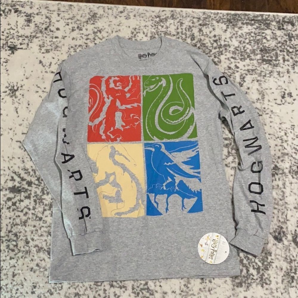 Harry Potter Hogwarts long sleeve shirt size M NWT
